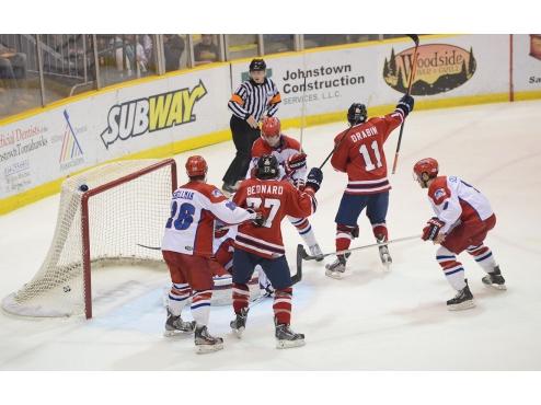 Tomahawks Defeat Warriors 4-1 In Front of Sellout Crowd