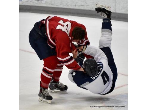 Tomahawks Fall To Knights in Weekend Finale