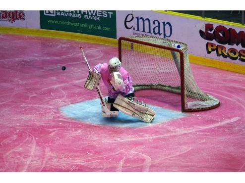 Tomahawks Defeat Soo Eagles, 3-2, in Shootout
