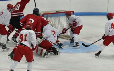 Big Third Period Lifts Tomahawks Over Apple Core